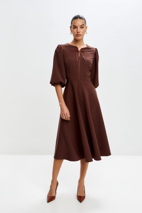 Платье средней длины