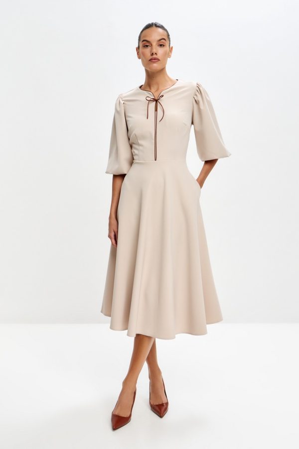 Платье средней длины