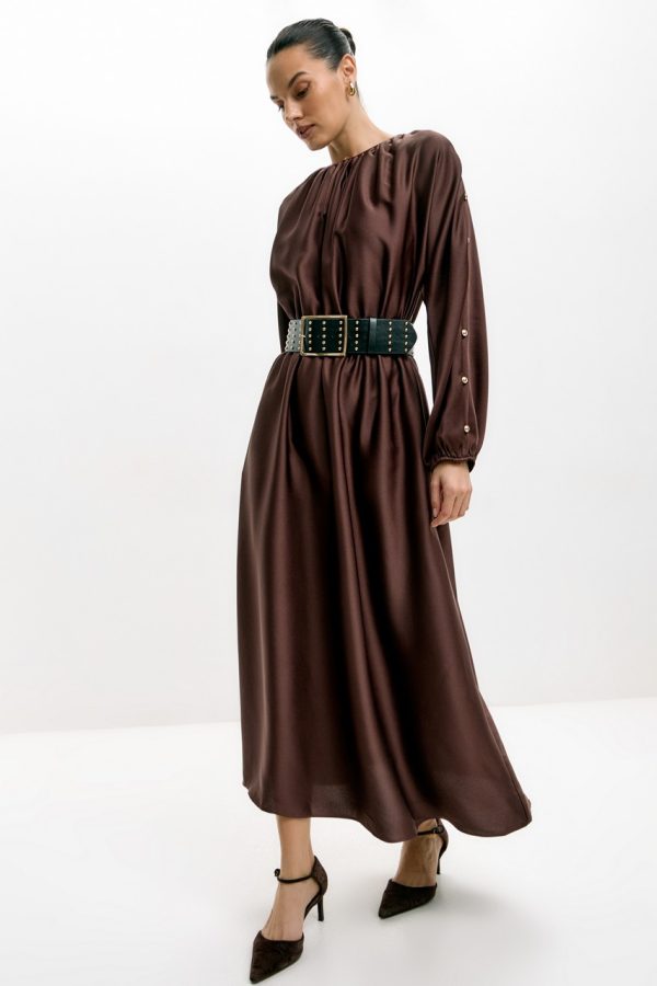 Платье средней длины