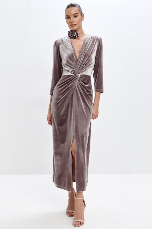 Платье средней длины