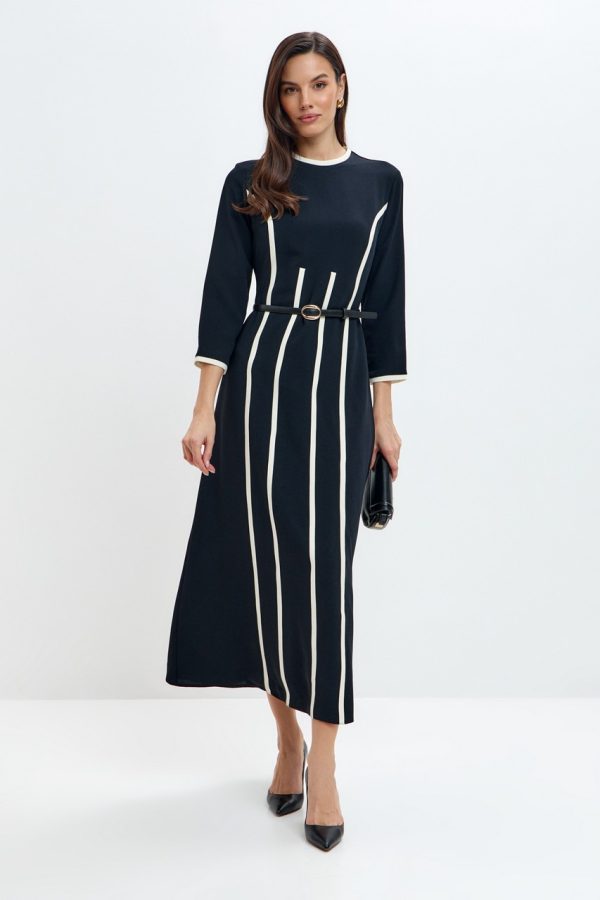 Платье средней длины