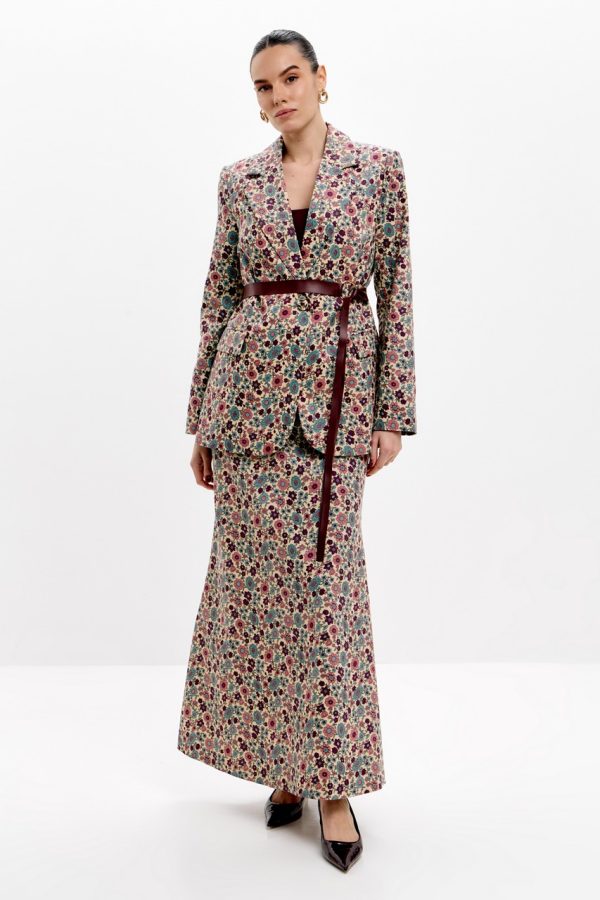 Костюм с юбкой